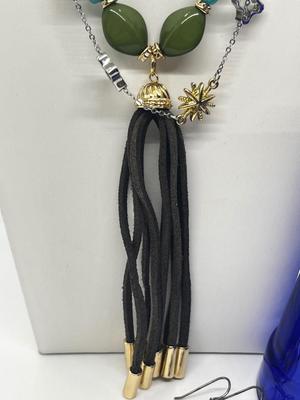 LOT 130J: Necklaces, Bracelets, Earrings - Costume Jewelry