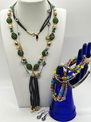 LOT 130J: Necklaces, Bracelets, Earrings - Costume Jewelry