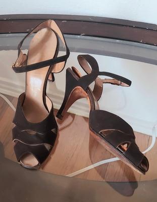 Vtg 1940's Suede heel slingback Shoe and 7 Lucite colorful Bangles
