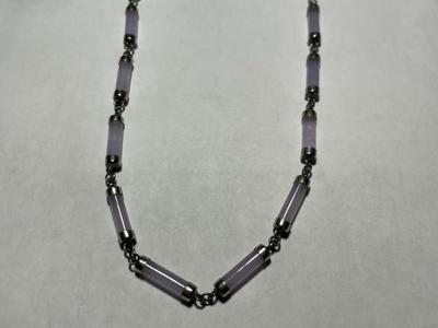 Vintage Preowned Sterling Silver Lavender Jade Tub Necklace 17" Long in Good Preowned Condition. FREE DOMESTIC SHIPPING.