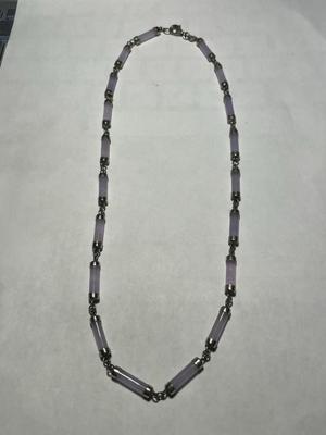 Vintage Preowned Sterling Silver Lavender Jade Tub Necklace 17" Long in Good Preowned Condition. FREE DOMESTIC SHIPPING.