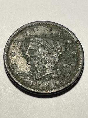 1842 HEAVILY CIRCULATED CONDITION U.S. LARGE CENT AS PICTURED. FREE DOMESTIC SHIPPING.