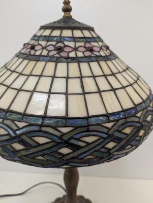 Tiffany Style Stained Glass Table Lamp