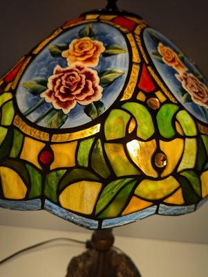 Tiffany Style Stained Glass Table Lamp
