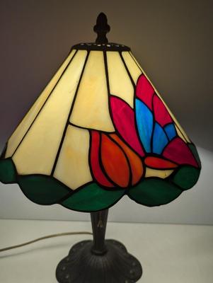 Tiffany Style Stained Glass Table Lamp