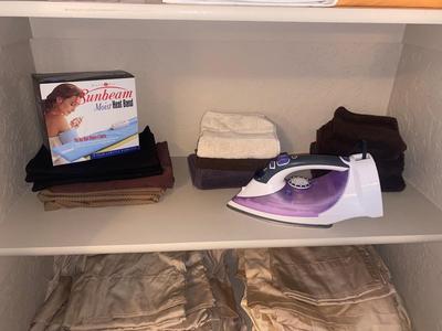 NICE IRON WITH RETRACTABLE CORD, HEATING PAD, & PILLOW CASES