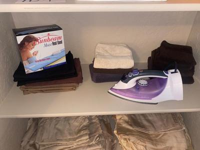 NICE IRON WITH RETRACTABLE CORD, HEATING PAD, & PILLOW CASES