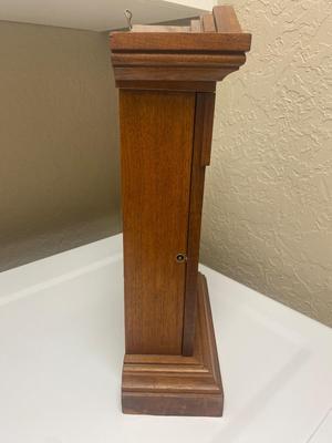 ANTIQUE NEW HAVEN CLOCK COMPANY WALL OR MANTEL CLOCK
