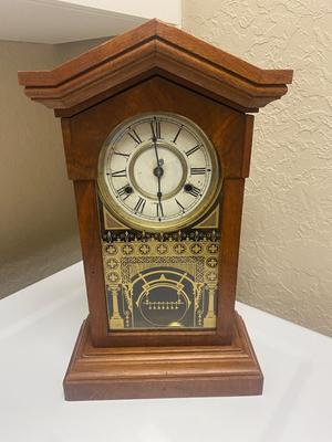 ANTIQUE NEW HAVEN CLOCK COMPANY WALL OR MANTEL CLOCK