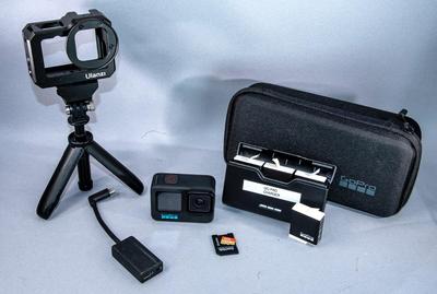 GOPRO HERO 11 BLACK KIT: ULANZI CASE, 4 BATTERIES/CHARGER, 400GB MICRO CARD, ADAPTER, CARRY CASE
