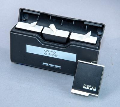 GOPRO HERO 11 BLACK KIT: ULANZI CASE, 4 BATTERIES/CHARGER, 400GB MICRO CARD, ADAPTER, CARRY CASE