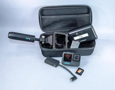 GOPRO HERO 11 BLACK KIT: ULANZI CASE, 4 BATTERIES/CHARGER, 400GB MICRO CARD, ADAPTER, CARRY CASE
