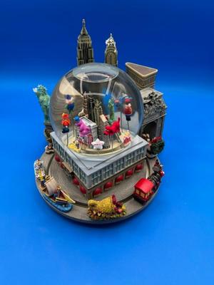 Macy's Thanksgiving Day Parade Snow Globe
