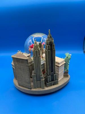 Macy's Thanksgiving Day Parade Snow Globe