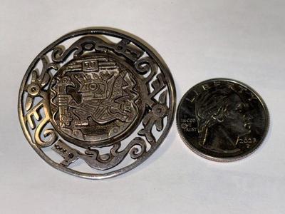 VINTAGE LARGE MEXICAN AZTEC STERLING SILVER PIN/BROOCH IN GOOD PREOWNED CONDITION AS PICTURED.
