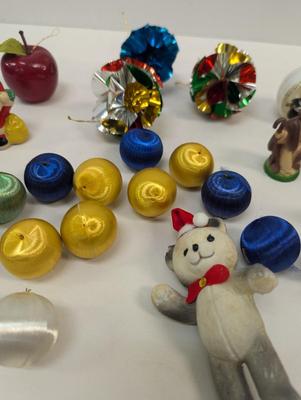 Vintage Christmas Ornament & Small Plastic NaviteyFigures