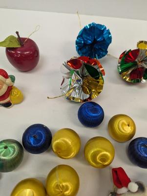 Vintage Christmas Ornament & Small Plastic NaviteyFigures