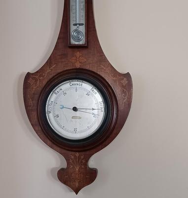 LOT 37: Antique Edwardian Aneroid Barometer