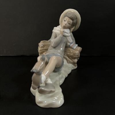 LOT 101: Lladro "Sheperd with Bird" Porcelain Figurine