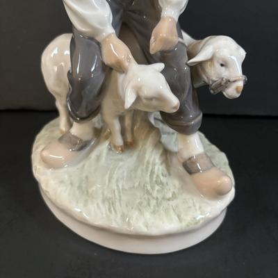 LOT 103: Royal Copenhagen Figuring #627: Shepherd w/Sheep