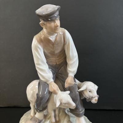 LOT 103: Royal Copenhagen Figuring #627: Shepherd w/Sheep