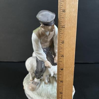 LOT 103: Royal Copenhagen Figuring #627: Shepherd w/Sheep