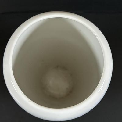 LOT 106: Royal Copenhagen Porcelain Dolmen Sea Gulls Vase #2694, c.1960s, 9.25"