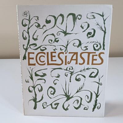 LOT 151: Vintage 1930 The Story of Ruth: Ze'ev Raban, 1952 The Bible in Pictures: 140 Illustrations by G. Dorè & More