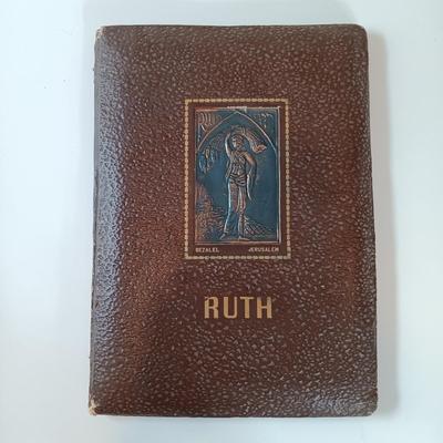 LOT 151: Vintage 1930 The Story of Ruth: Ze'ev Raban, 1952 The Bible in Pictures: 140 Illustrations by G. Dorè & More