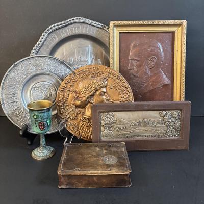 LOT 194: Vintage lot of misc. Judaica, plaque, plates, wall hangings, + more!