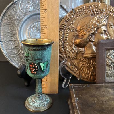 LOT 194: Vintage lot of misc. Judaica, plaque, plates, wall hangings, + more!