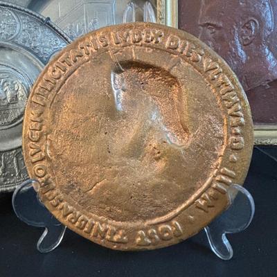 LOT 194: Vintage lot of misc. Judaica, plaque, plates, wall hangings, + more!