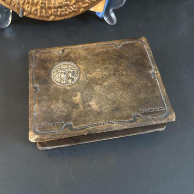 LOT 194: Vintage lot of misc. Judaica, plaque, plates, wall hangings, + more!