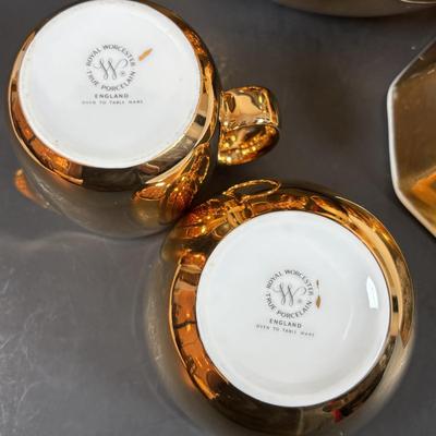 LOT 202 Royal Worcester Gold Lustre Coffee Pot, Creamer & Sugar, Fireproof Casserole Shape 23 Size 7 1/2 & Rectangular Baking Dishes