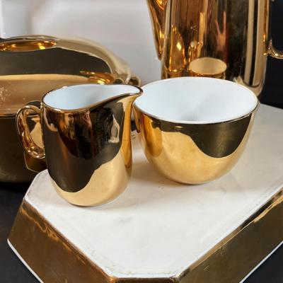 LOT 202 Royal Worcester Gold Lustre Coffee Pot, Creamer & Sugar, Fireproof Casserole Shape 23 Size 7 1/2 & Rectangular Baking Dishes