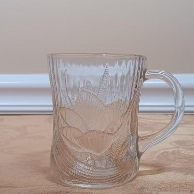 LOT 216: Mikasa Amethyst Centerpiece Bowl, Arcoroc Canterbury Crocus Mugs, Metropolitan Museum of Art Heart Plates & More