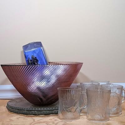 LOT 216: Mikasa Amethyst Centerpiece Bowl, Arcoroc Canterbury Crocus Mugs, Metropolitan Museum of Art Heart Plates & More