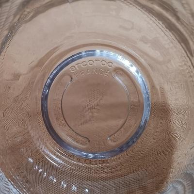 LOT 216: Mikasa Amethyst Centerpiece Bowl, Arcoroc Canterbury Crocus Mugs, Metropolitan Museum of Art Heart Plates & More