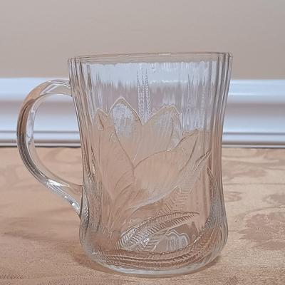 LOT 216: Mikasa Amethyst Centerpiece Bowl, Arcoroc Canterbury Crocus Mugs, Metropolitan Museum of Art Heart Plates & More