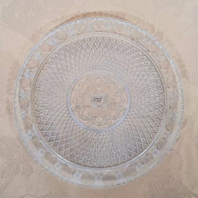 LOT 216: Mikasa Amethyst Centerpiece Bowl, Arcoroc Canterbury Crocus Mugs, Metropolitan Museum of Art Heart Plates & More