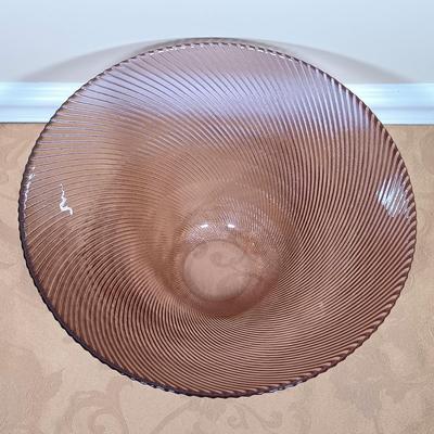 LOT 216: Mikasa Amethyst Centerpiece Bowl, Arcoroc Canterbury Crocus Mugs, Metropolitan Museum of Art Heart Plates & More