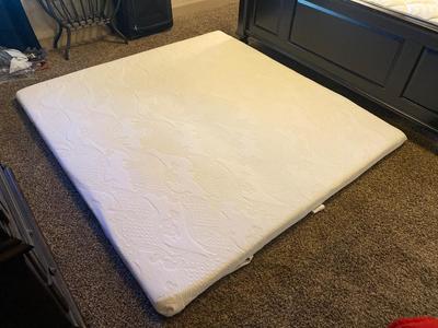 MY PILLOW KING SIZE TEMPURPEDIC STYLE MATTRESS TOPPER