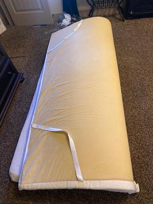 MY PILLOW KING SIZE TEMPURPEDIC STYLE MATTRESS TOPPER