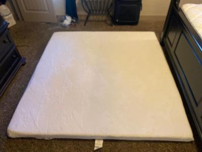 MY PILLOW KING SIZE TEMPURPEDIC STYLE MATTRESS TOPPER