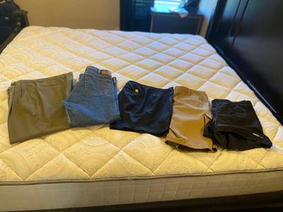 MEN’S TOMMY BAHAMA 100% SILK SHORTS, SLACKS AND LEVI JEANS 38-40 WAIST