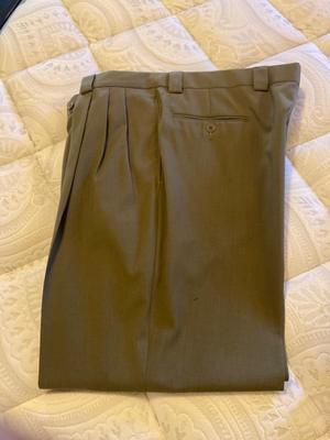 MEN’S TOMMY BAHAMA 100% SILK SHORTS, SLACKS AND LEVI JEANS 38-40 WAIST