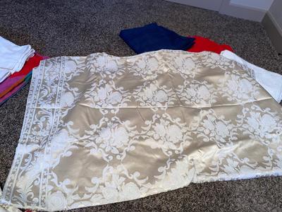 TABLECLOTHS , FESTIVE NAPKINS, AND OTHER PRETTY TABLE ACCENTING PEICES