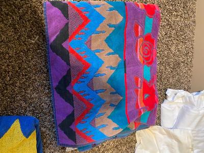 RUG, BEACH TOWELS AND WASHCLOTHS AND 2 FLAT SHEETS