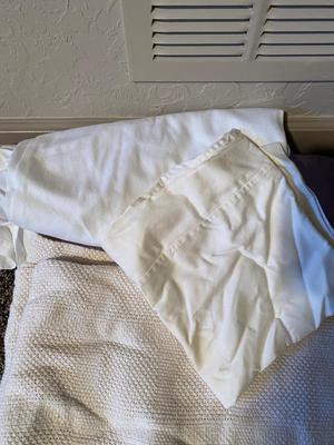RUG, BEACH TOWELS AND WASHCLOTHS AND 2 FLAT SHEETS