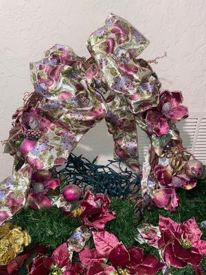 LOVELY COLORED CHRISTMAS DECORATIONS!
